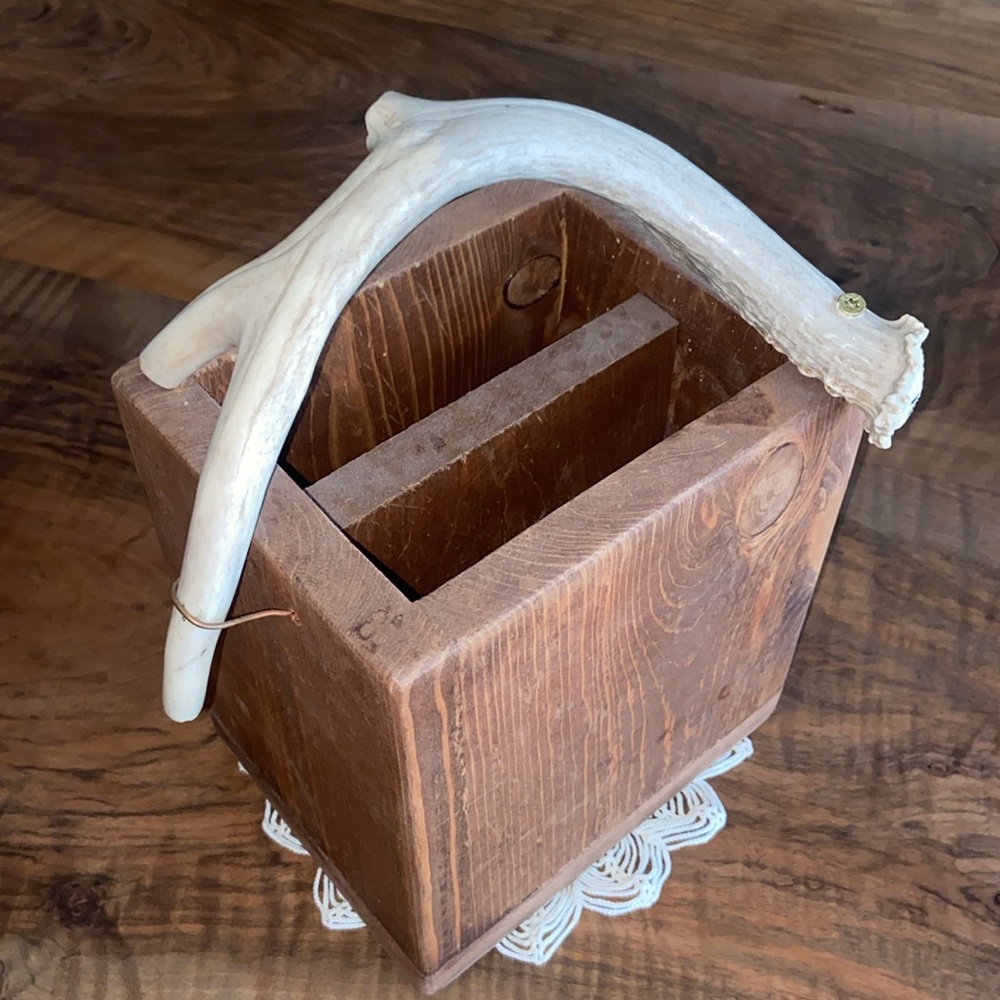 Rustic Primitive Folk Art Genuine Deer Antler Bone Handle Wood Box Farmhouse